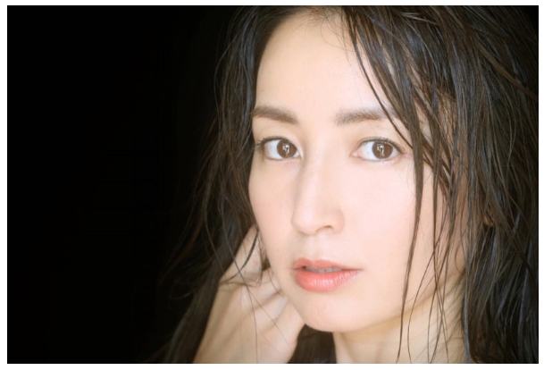 色気ありすぎ 十代に見えちゃう 矢田亜希子 7年越しのグラビア挑戦で 奇跡のアラフォー ぶりに反響 ねとらぼ