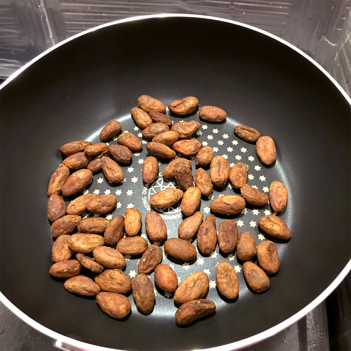 そこから作るの カカオ豆の焙煎から始める 手作りチョコ が 本気すぎる と話題に ねとらぼ そこから作るの カカオ豆の焙煎から始める 手作りチョコ が 本気すぎる と話題に ねとらぼ