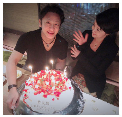 ステキな博多の夜でした 藤原紀香 夫 片岡愛之助の47歳誕生日を 若旦那 ケーキで祝福 ねとらぼ