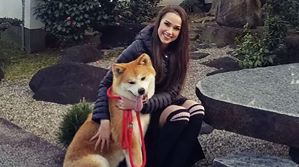 とてもかわいく とてもスマート ザギトワ 日本で愛犬マサルとうり二つの 妹 に出会い完全メロメロモード ねとらぼ