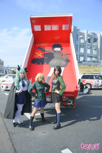 アズレンやレーシングミクなど人気キャラ集結 痛車天国19 美少女コスプレイヤーたちを撮ってきたよ お台場 痛車天国19 1 3 ページ ねとらぼ