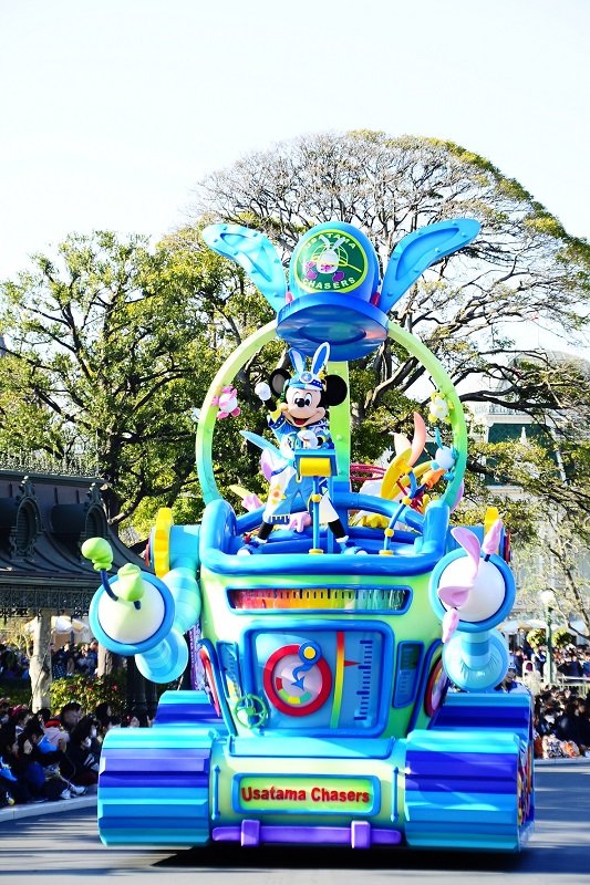 東京ディズニーランドのイースターの見どころは うさたま大暴れのパレード うさたま大脱走 パークデコレーションを紹介 1 2 ねとらぼ