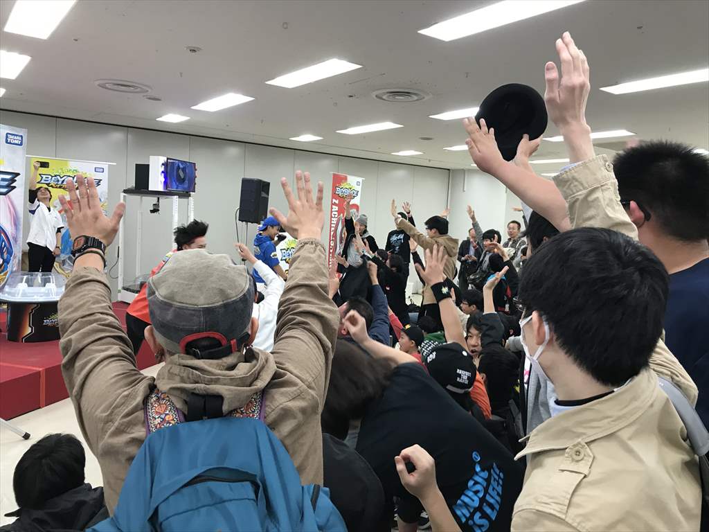 参加年齢上限なし 大の大人が本気で戦う 大人のベイブレード大会 が想像以上にガチだった 1 2 ページ ねとらぼ