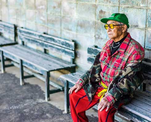 84歳で人気インスタグラマーに 秋田の祖父にハイブランドを着せて撮った写真が想像を超えるエモかっこよさ ねとらぼ