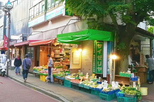 サイゼリヤ1号店で年モノのサイゼリヤワインを飲む ねとらぼ