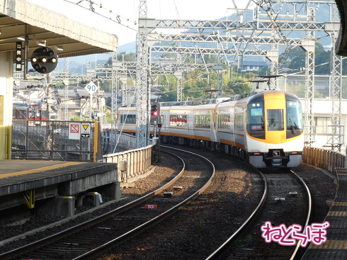 オイ変な電車が来たぞ 何この珍車 阪神電鉄線を走る近鉄特急に乗ってきた 月刊乗り鉄話題 19年6月版 1 3 ページ ねとらぼ