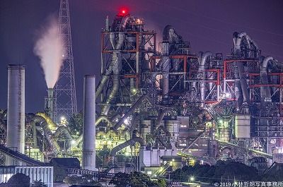 まるで Ff7 のミッドガル 工場地帯の夜景を空撮した写真がファンタジー ねとらぼ
