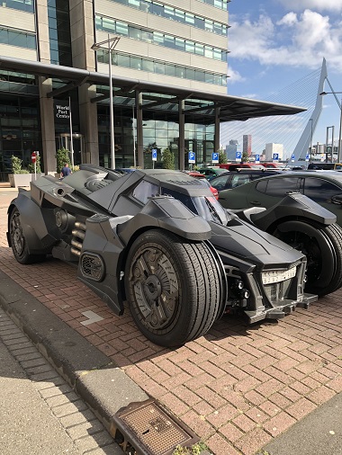 ロシア警察がバットマンの愛車 バットモービル を押収 ナンバープレート 未装着の交通違反で検挙 ねとらぼ