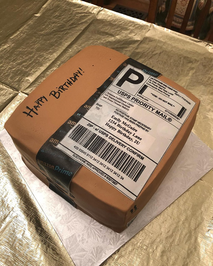Amazonの箱かと思ったらケーキだった 買い物好き奥さんへの誕生日ケーキが風変わりすぎる ねとらぼ