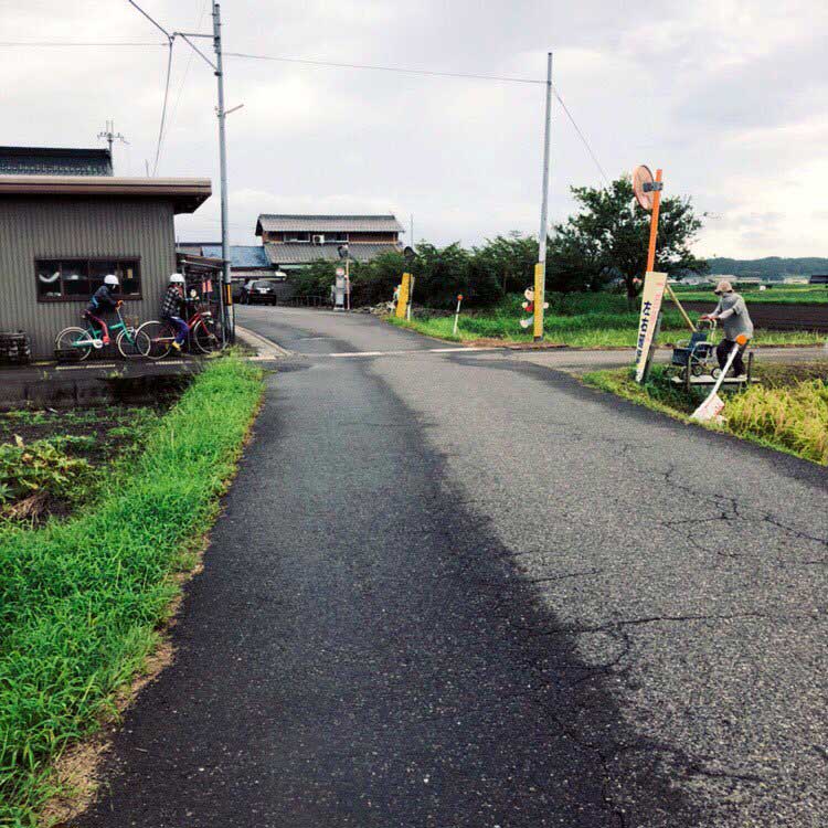 やけに人がいるな と思ったら 全員かかし 偶然通った集落の光景にゾクリ ねとらぼ