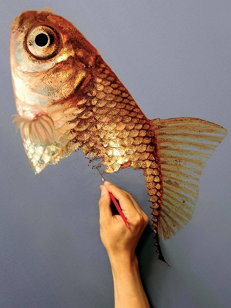 これが絵 グラスの中の魚がまるで本物 ハイパーリアルな絵画が注目を集める ねとらぼ