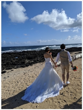 小林麻耶 ハワイで夢のウエディングフォト 純白ドレス姿に反響 シンデレラのよう ねとらぼ