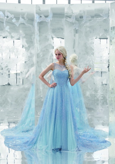 エレガントなアナ雪ドレスが初登場 プリンセスになれる ディズニー ウエディングドレスコレクション が美しい 1 2 ページ ねとらぼ