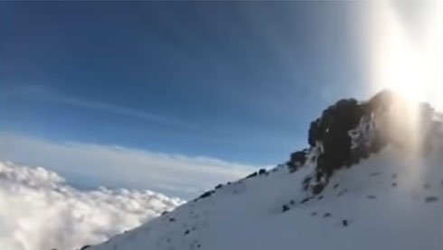 富士山 男性滑落