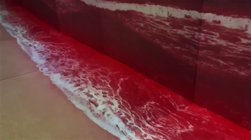 室内に エヴァ の 真っ赤な海 が出現 プロジェクションマッピングを使った作品が 気持ち悪い ほどの臨場感 ねとらぼ