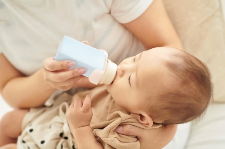 紙パックに装着する乳首登場 ほ乳瓶なしですぐ水分補給できる ねとらぼ