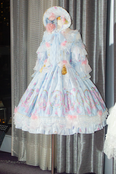 パステルカラーだけじゃない 色とりどりの着こなしが美しい Angelic Pretty お茶会ロリータファッションスナップ 1 2 ページ ねとらぼ