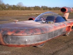 ホントに浮いてるみたい！ 「スター・ウォーズ」ルークの愛車「ランドスピーダー」を再現した猛者がすごい 鏡を使って本物っぽく魅せるスゴ技も - ねとらぼ