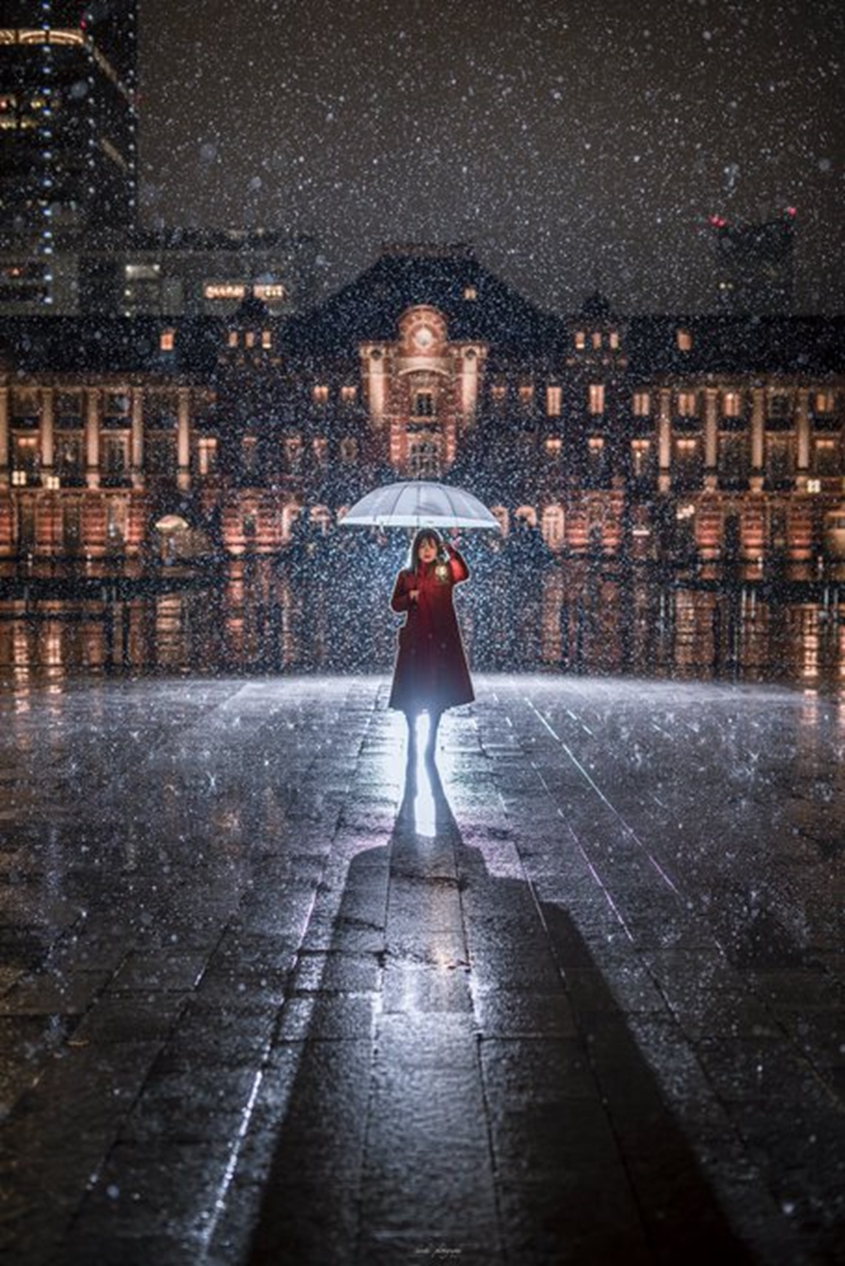 映画のワンシーンみたい 幻想的 大雪警報の夜に東京駅で撮影された写真が美しすぎると話題に ねとらぼ