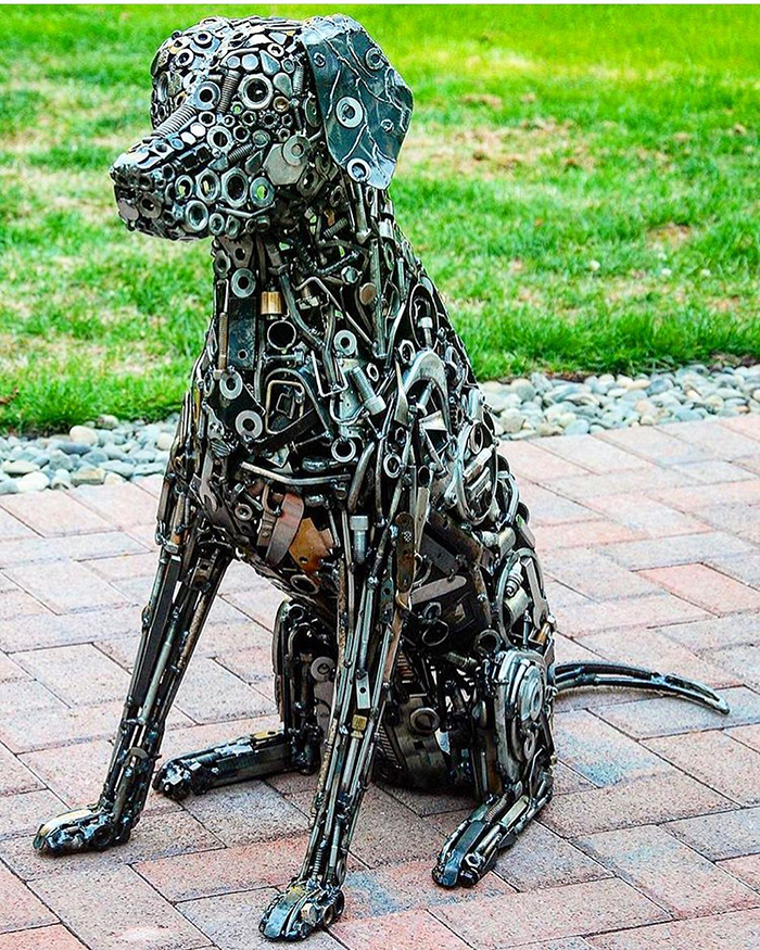 SFな世界にいそうなメタルの犬やクマ スクラップで作られたアート作品