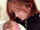 安田美沙子、生後1か月の次男を抱っこした2ショット　母性あふれる表情に「すっかりママの顔」