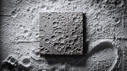 デスクに置ける大きさの月面　NASAデータから製造した「Lunar Surface」