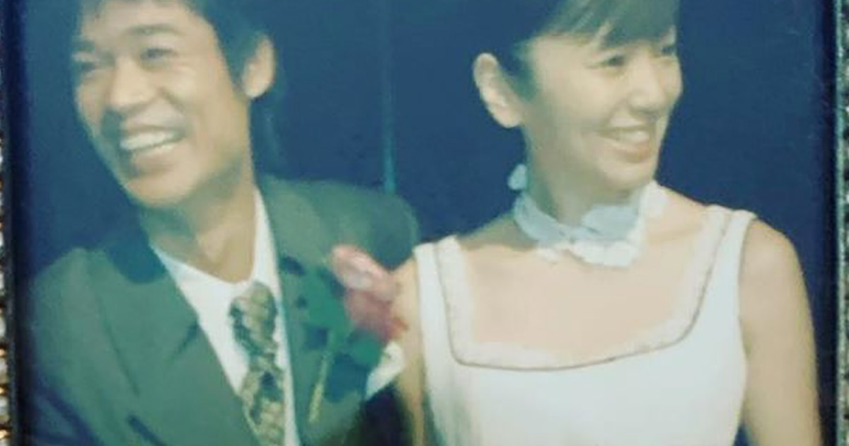 名倉潤 渡辺満里奈 結婚15周年に 新婚ショット 公開 これからもよろしく ありがとう と感謝を伝えあう 1 2 ページ ねとらぼ