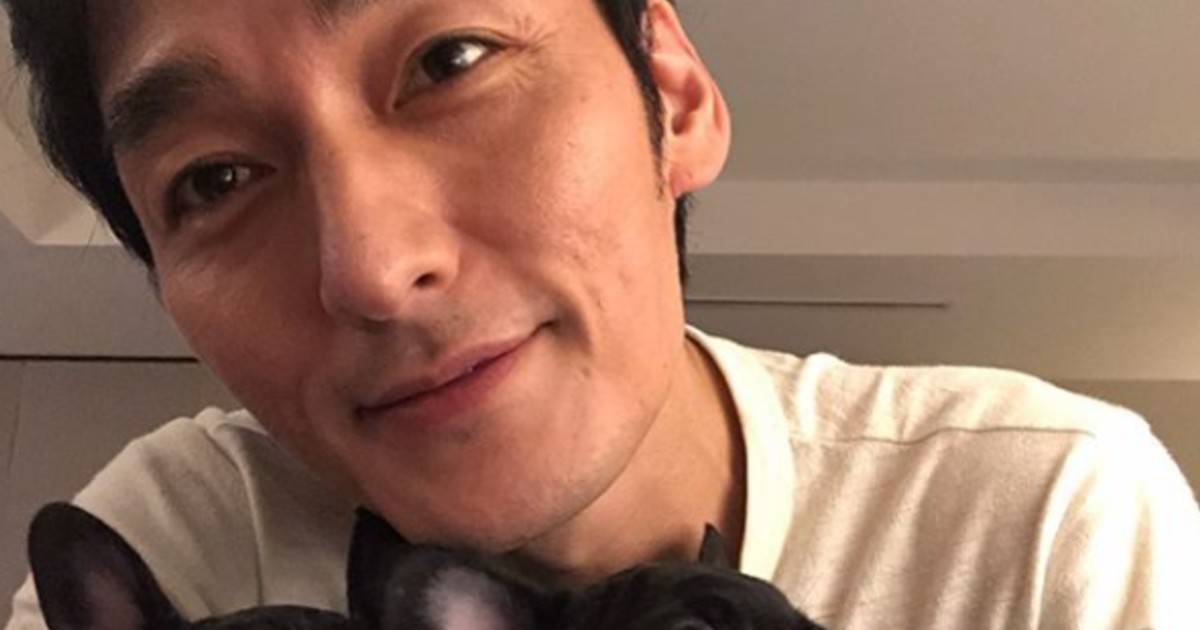 つよパパ 幸せそう 大きくなったね 草なぎ剛 愛犬クルミちゃんの子どもたちを笑顔で抱っこ 1 2 ページ ねとらぼ