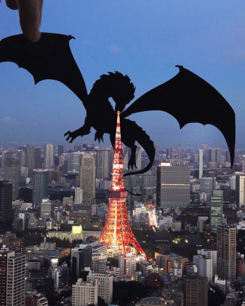 東京タワーにドラゴンが 風景 切り絵の組み合わせで作り出す異世界のような写真がステキ ねとらぼ