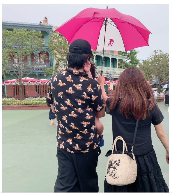 アトラクションは待ち時間がほとんどなくて アレク 川崎希 愛息 おちびーぬ を連れ営業再開のディズニーランドへ ねとらぼ