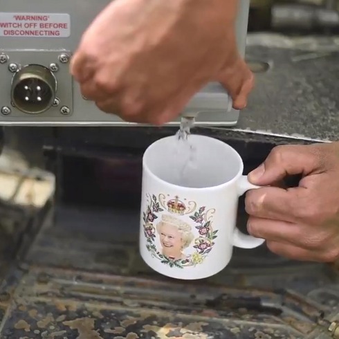 ティータイムに用意するのは 戦車 英国陸軍が独特すぎる 紅茶の入れ方 動画を公開 ねとらぼ