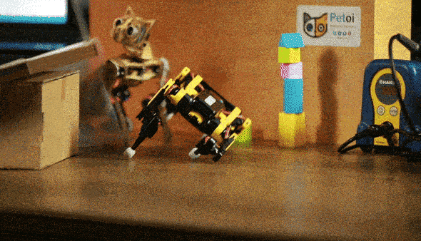奇妙な動きで話題になった犬型ロボット「スポット」がミニサイズに　手のひらに載るBittleが販売へ
