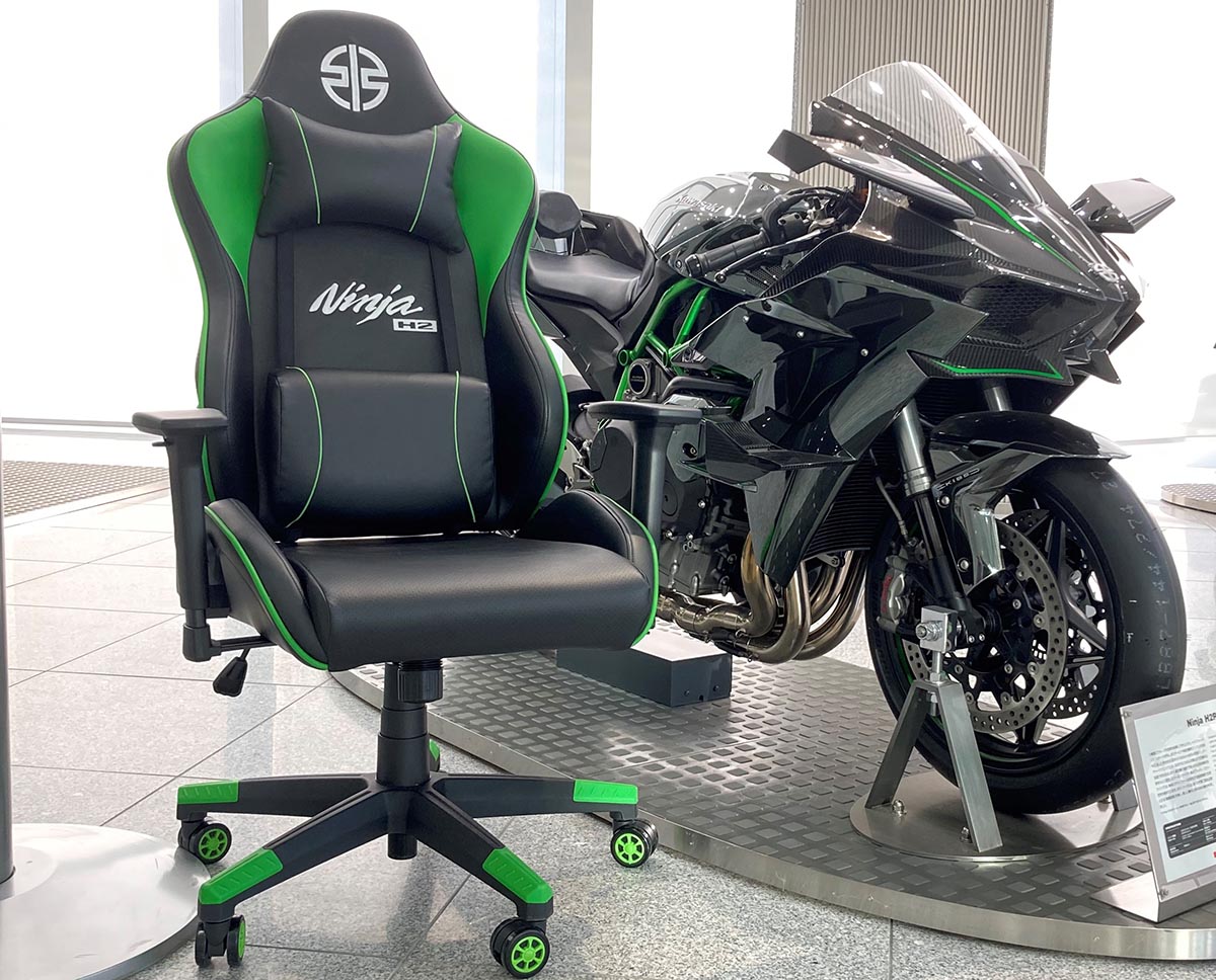 カワサキ Ninja H2 をモチーフにしたゲーミングチェア発売 カラーやロゴをあわせた特別仕様 ねとらぼ