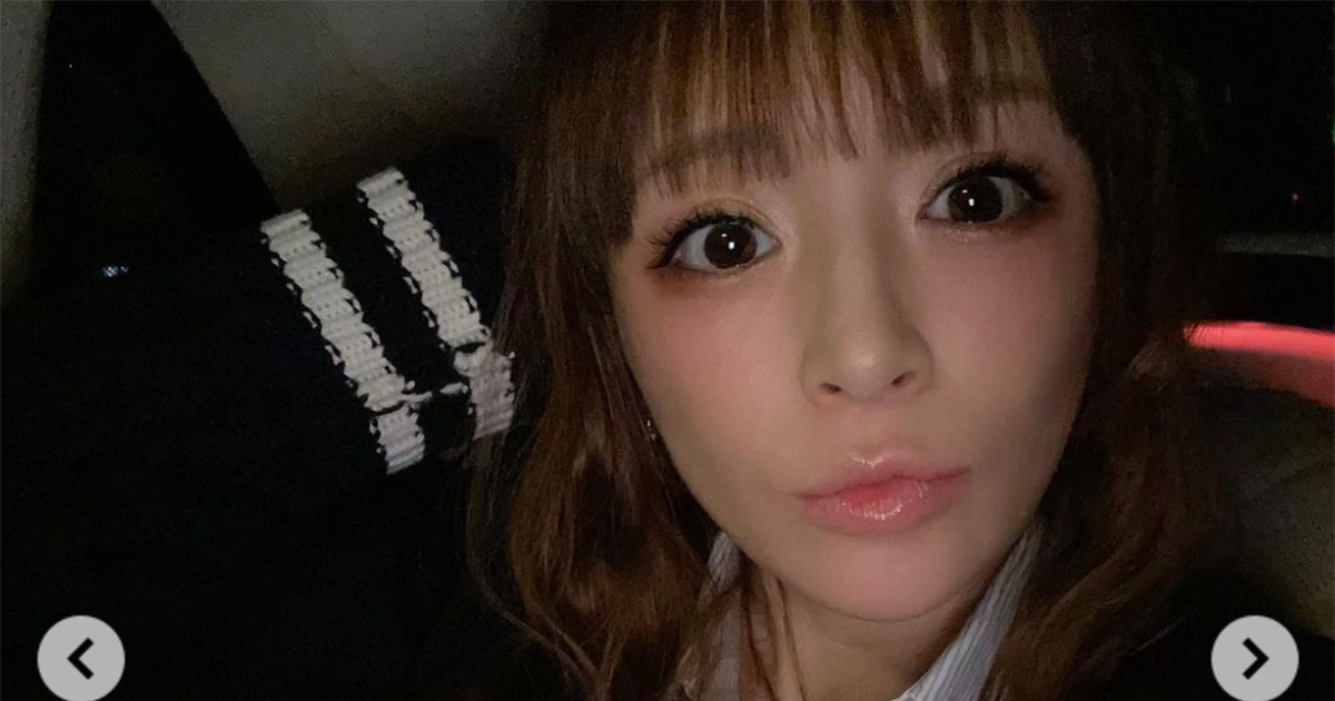 浜崎あゆみ 前髪ぱっつん制服風コーデが話題 からかう周囲へ 言うよねーーーーー笑笑 2 2 ページ ねとらぼ