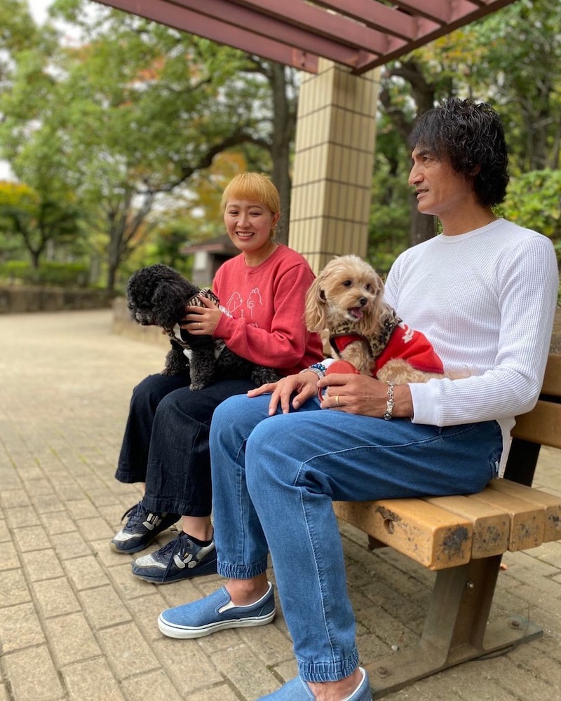 丸山桂里奈 夫 本並健治と愛犬抱っこした家族ショットに反響 幸せが伝わってきます 微笑ましい写真 ねとらぼ