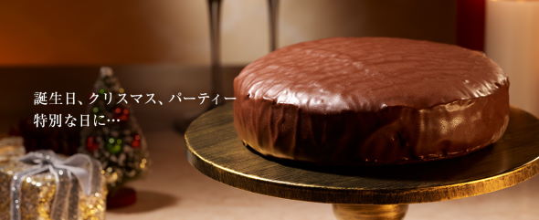 ロッテ 冬のチョコパイ 特大サイズのホールケーキが登場 チョコパイ比13倍の界王拳みたいな重量 ねとらぼ