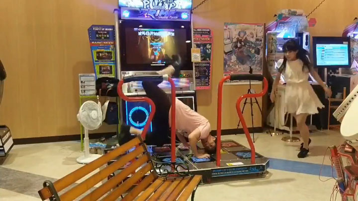もはや本物のダンス 世界大会で連覇夫婦のダンスゲーム動画が神業 妻は 夫の趣味に付き合っただけ 1 2 ページ ねとらぼ