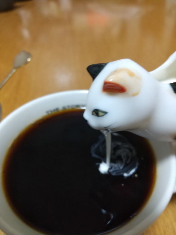 猫 ミルク差し コーヒー オエー
