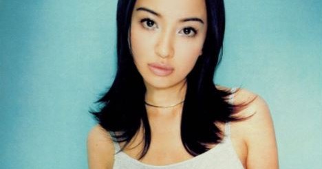 ジョジョに出て来そう めっちゃエキゾチック 平子理沙 史上最高の細眉 だった25年前のギャルショットに反響 1 2 ページ ねとらぼ