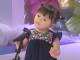 小さすぎる歌姫！　童謡「いぬのおまわりさん」を歌う“2歳の天使”が日韓で人気爆発