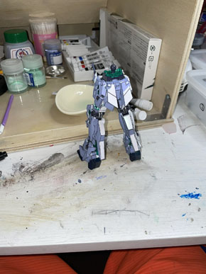 絵にしか見えないガンプラ に頭がバグる アニメ塗りのユニコーンガンダムがまるで合成写真 1 2 ページ ねとらぼ