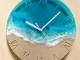 波打ち際の時間を切り取った“時計アート”が美しすぎる　ターコイズブルーの海をレジンで表現