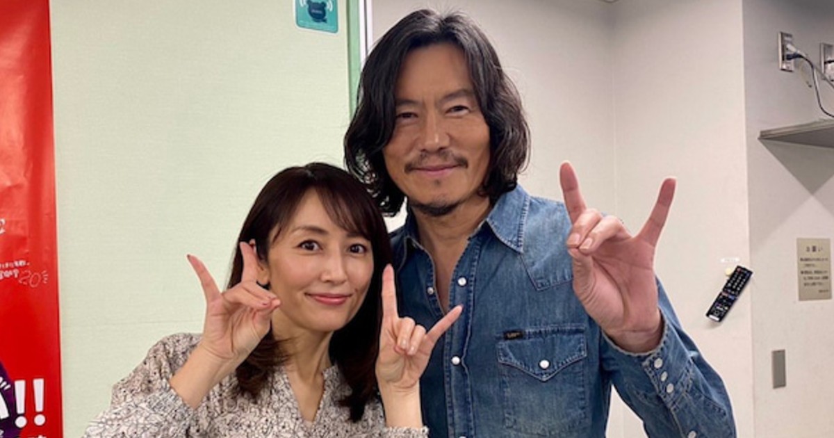 矢田亜希子 豊川悦司 ドラマ ウチカレ で26年ぶりの共演 キツネポーズ 2ショットに反響 1 2 ページ ねとらぼ