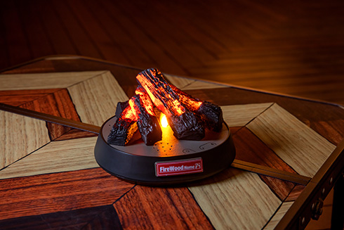 自宅で安全にたき火を楽しめる！　LEDライトで炎のゆらぎと音を表現するたき火ガジェット「FireWood Home」を発売