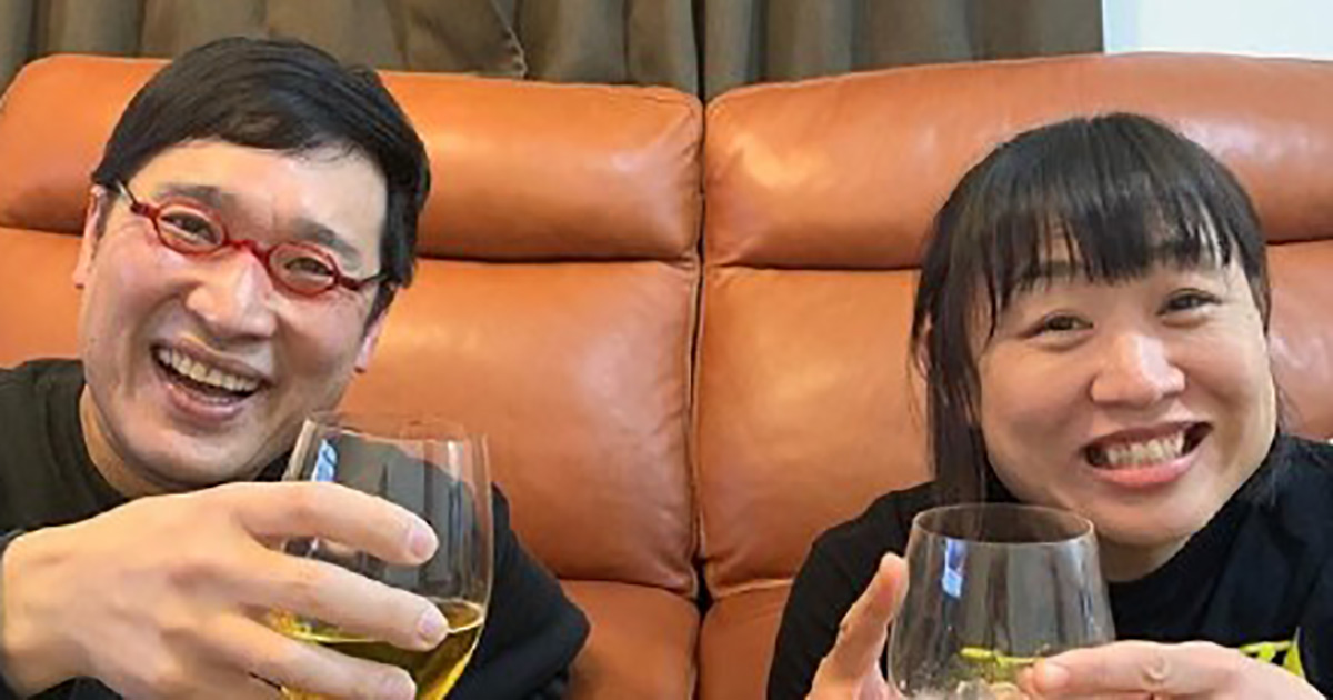 南キャンしずちゃん 相方との 宅飲み 写真公開 指輪が光る と山里の左手に注目するファンも 1 2 ページ ねとらぼ