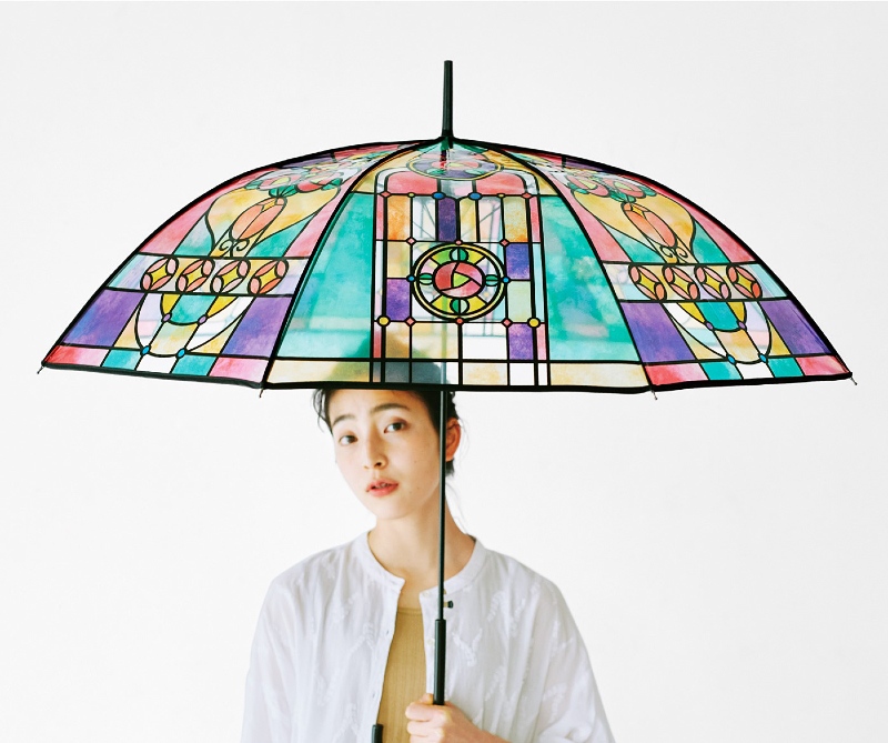 透け感が美しい 大正ロマンなステンドグラスの傘 がロマンティック 椿をモチーフにした窓がそのまま傘に ねとらぼ