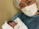 元NHK登坂淳一アナ、第1子女児の誕生を“赤ちゃん抱っこ”した2ショットで報告　「これで本当に“白髪のパパ”になりました」