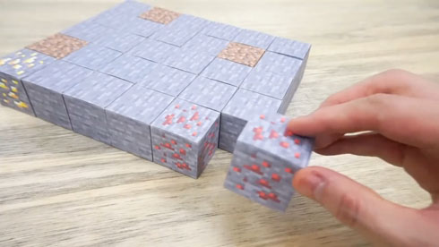 マイクラの世界を再現した紙工作に13万いいね 組み換え自由なブロックや動くトロッコでゲームとそっくりに 1 2 ページ ねとらぼ