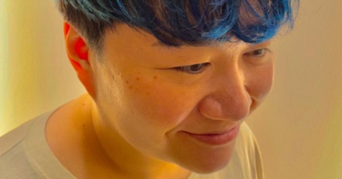 ハリセンボン 近藤春菜 青やオレンジの派手髪を公開 次は何しよう の声に西野七瀬 レインボー見たいです 1 2 ページ ねとらぼ