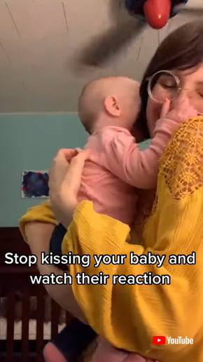 赤ちゃんにたくさんのキスをするママ 子どもも笑顔でお返し 親子愛が伝わるほほ笑ましい動画 2 2 ページ ねとらぼ